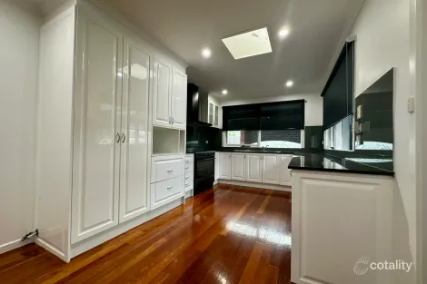 Property photo of 2 Willandra Court Taylors Lakes VIC 3038