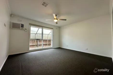 Property photo of 2 Willandra Court Taylors Lakes VIC 3038