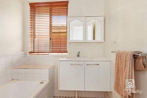 Property photo of 18 Mundara Close Buff Point NSW 2262