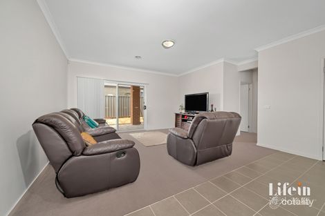 Property photo of 16 McHaffie Terrace Manor Lakes VIC 3024