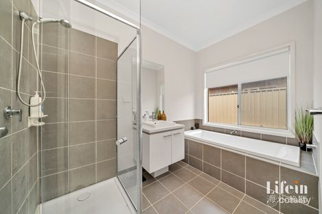 Property photo of 16 McHaffie Terrace Manor Lakes VIC 3024