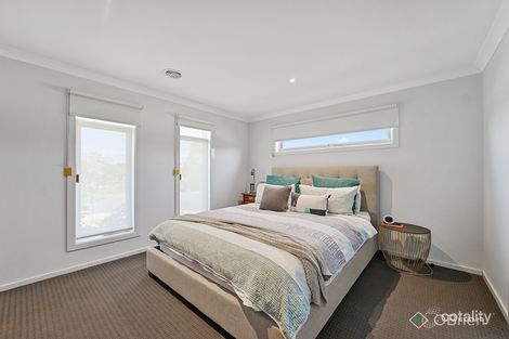 Property photo of 4 Macleod Circuit Pakenham VIC 3810