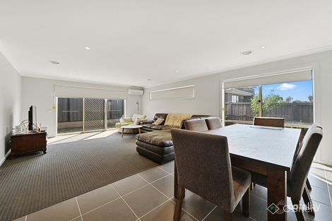 Property photo of 4 Macleod Circuit Pakenham VIC 3810