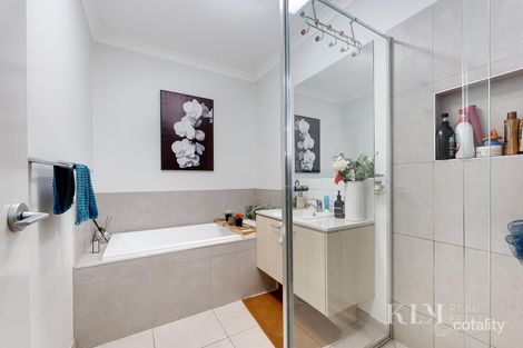 Property photo of 17 Featherwood Crescent Craigieburn VIC 3064