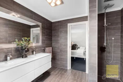 Property photo of 11 Antionetta Way Hillside VIC 3037