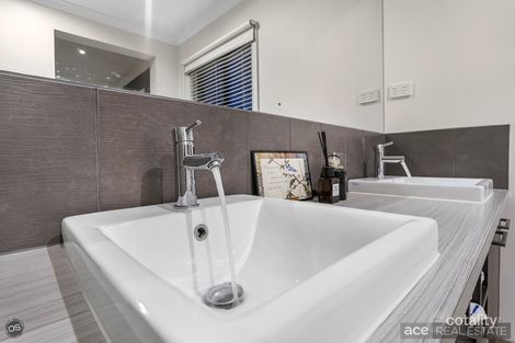 Property photo of 10 Seagrass Crescent Point Cook VIC 3030