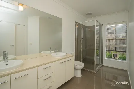 Property photo of 7 Fanfare Close Berwick VIC 3806