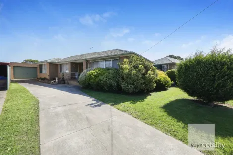 11 LINACRE CRES, GLADSTONE PARK, VIC 3043