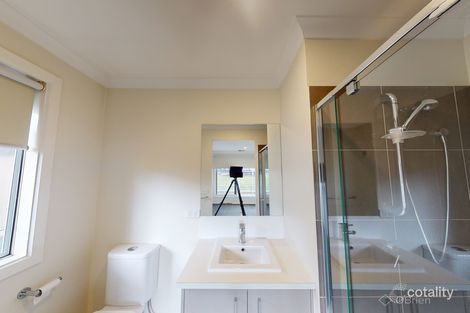 Property photo of 32 Ravenhurst Circuit Cranbourne North VIC 3977