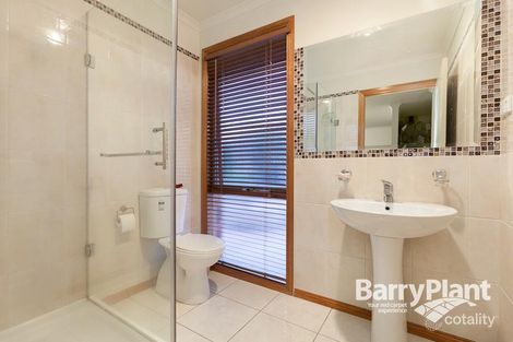 Property photo of 19 Fenton Court Keysborough VIC 3173