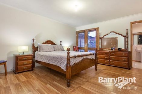 Property photo of 19 Fenton Court Keysborough VIC 3173