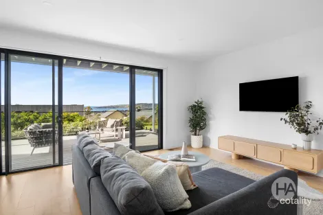 Property photo of 8 Somerset Drive Dromana VIC 3936