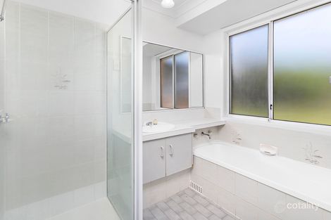 Property photo of 37 Mayfield Circuit Albion Park NSW 2527