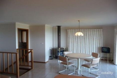 Property photo of 26 Ocean View Parade Lakes Entrance VIC 3909