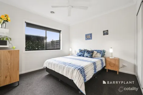 Property photo of 2 Bruin Street Clyde North VIC 3978