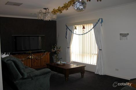 Property photo of 2 Omeo Terrace Manor Lakes VIC 3024