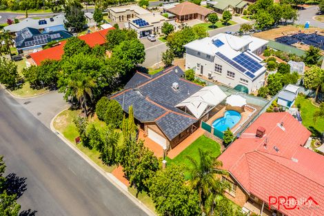 Property photo of 2 Overlanders Way Hillvue NSW 2340