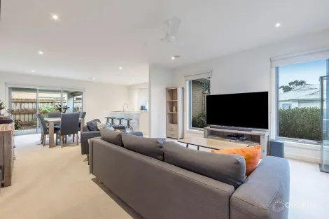 Property photo of 2 Sunflower Circuit Carrum Downs VIC 3201