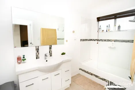 Property photo of 24 Emmalyn Close Soldiers Hill QLD 4825