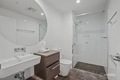 Property photo of 11/31 Queensland Avenue Broadbeach QLD 4218