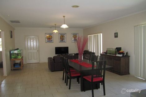 Property photo of 8 Holmes Way Caroline Springs VIC 3023
