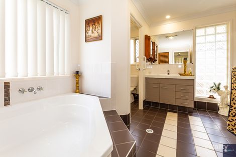 Property photo of 10 Keppel Crescent Thabeban QLD 4670