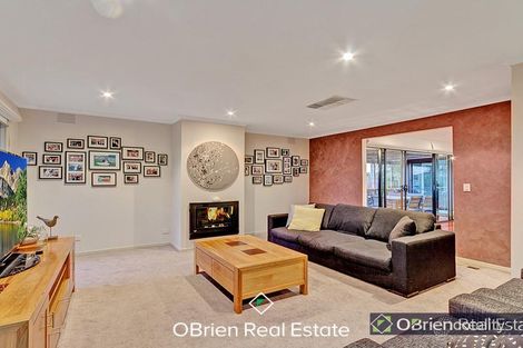 Property photo of 10 Moody Place Endeavour Hills VIC 3802
