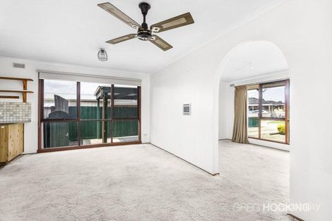Property photo of 8 Jeffrey Close St Albans VIC 3021