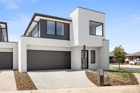 5 Greenpoint Dr, Rockbank, VIC 3335