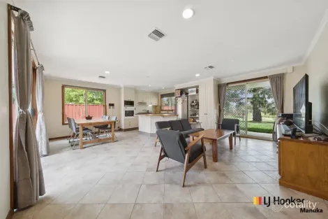 Property photo of 35 Burraly Court Ngunnawal ACT 2913