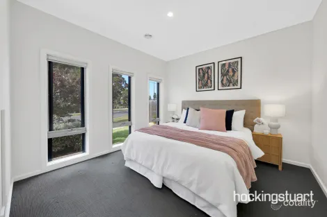 Property photo of 22 Waterbird Circuit Weir Views VIC 3338