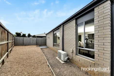 Property photo of 22 Waterbird Circuit Weir Views VIC 3338