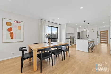 Property photo of 50 Landscape Boulevard Hampton Park VIC 3976