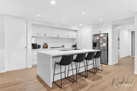 Property photo of 6 Highfield Avenue Wollert VIC 3750