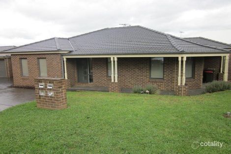 5 Lyndhurst Sq, Drouin, VIC 3818