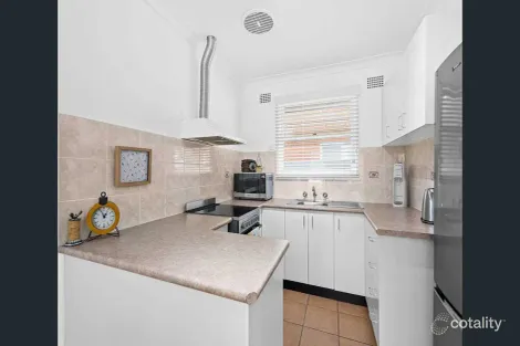 Property photo of 1/4 Grafton Avenue Figtree NSW 2525