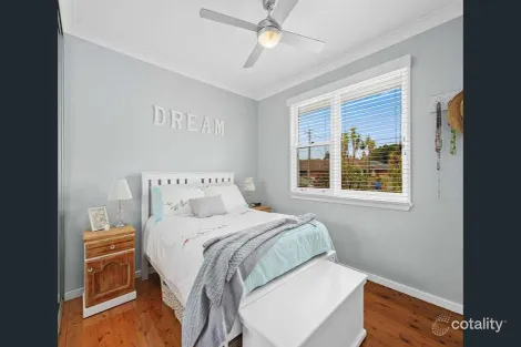 Property photo of 1/4 Grafton Avenue Figtree NSW 2525