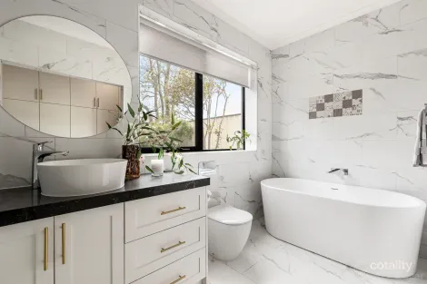 Property photo of 10 Myrniong Grove Hawthorn East VIC 3123