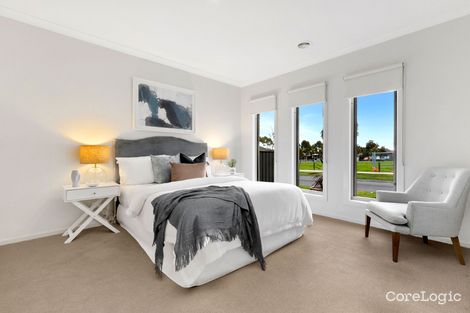 Property photo of 3 Gillyweed Avenue Clyde North VIC 3978
