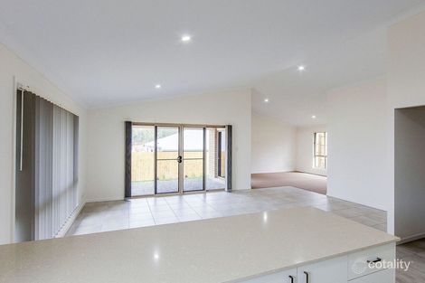 Property photo of 12 Wright Crescent Flinders View QLD 4305