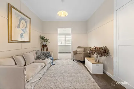 Property photo of 40 Geoffrey Street Mount Lofty QLD 4350