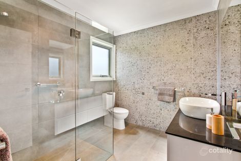 Property photo of 3 Luke Court Lakes Entrance VIC 3909