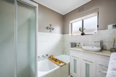 Property photo of 8 Electra Avenue Parafield Gardens SA 5107