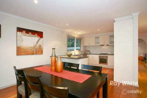 Property photo of 5 Eddington Place Endeavour Hills VIC 3802