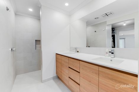 Property photo of 17 Firecrest Way Cranbourne South VIC 3977