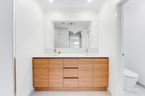 Property photo of 17 Firecrest Way Cranbourne South VIC 3977