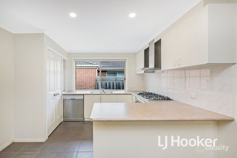 Property photo of 13 Balmaceda Court Berwick VIC 3806