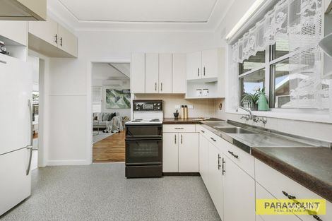 Property photo of 12 Orana Crescent Peakhurst Heights NSW 2210