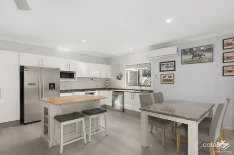 Property photo of 4/12 Careel Close Helensvale QLD 4212