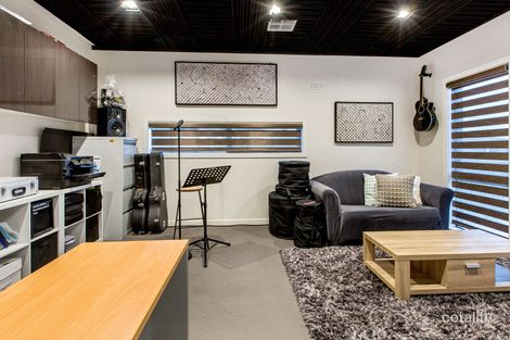 Property photo of 13 Gerda Grove Cranbourne North VIC 3977